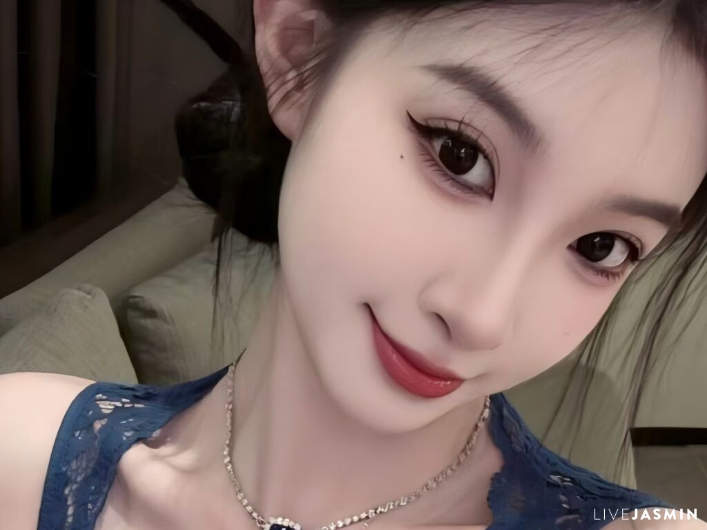 ClaraElla live cam profile