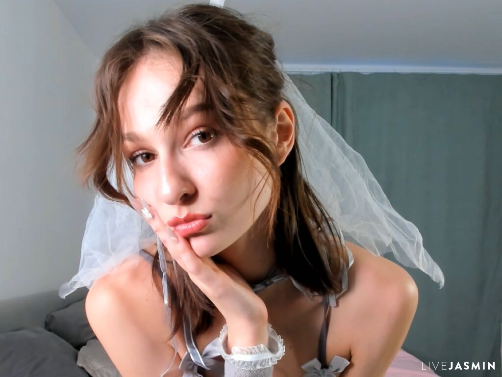 ClementinaDrouin live cam profile