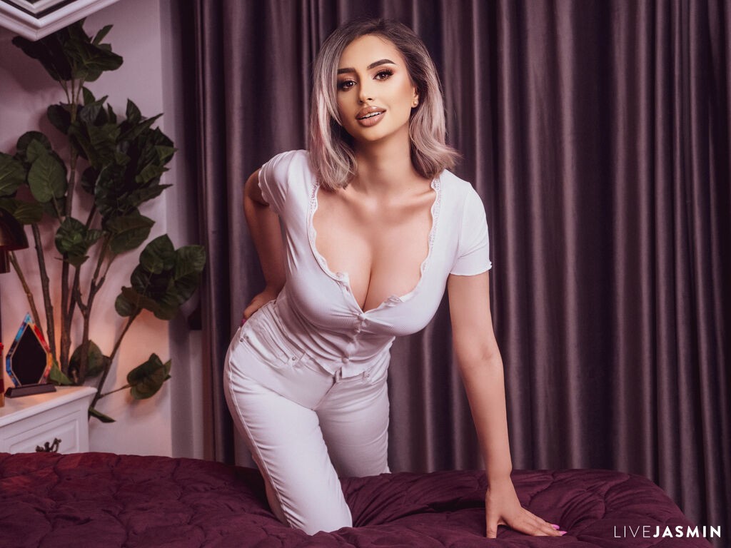DayanaJacobs live cam profile