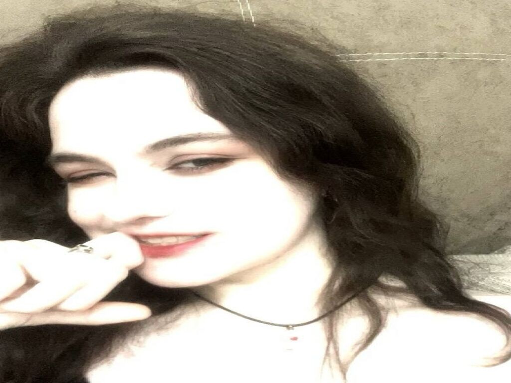DeanTroclaire live cam profile preview on CamGirlVillage