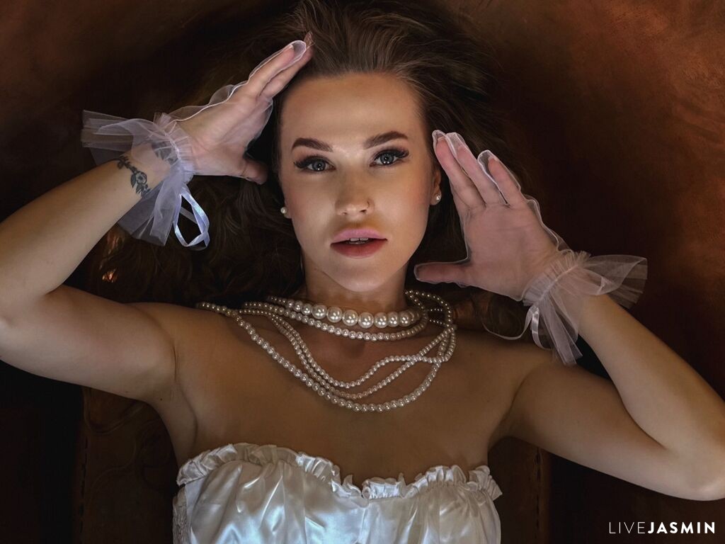 Watch DianaSherr live stream
