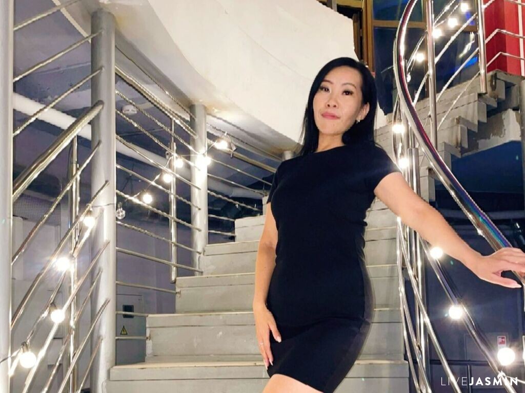 LiaPak live cam profile