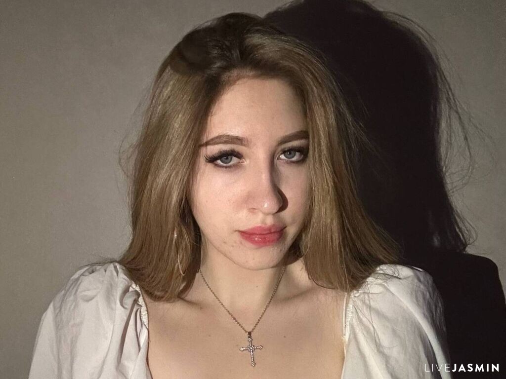 LolyRoss live cam profile preview on CamGirlVillage