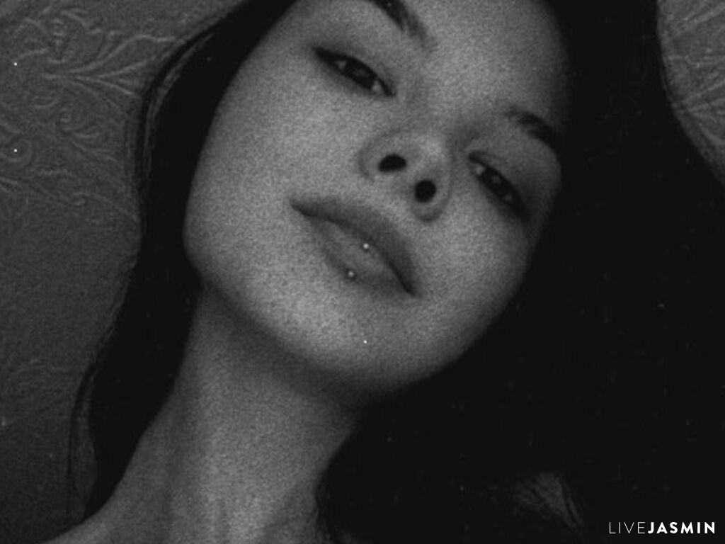 LubaArvanitis live cam profile