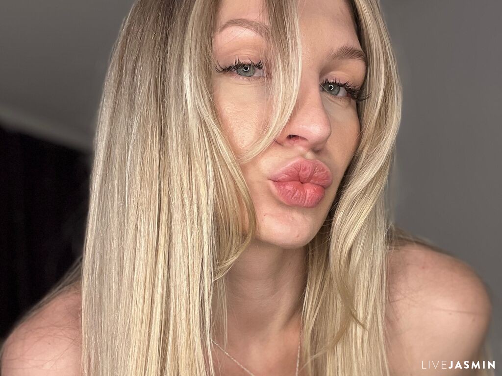NicoleHamm live cam profile