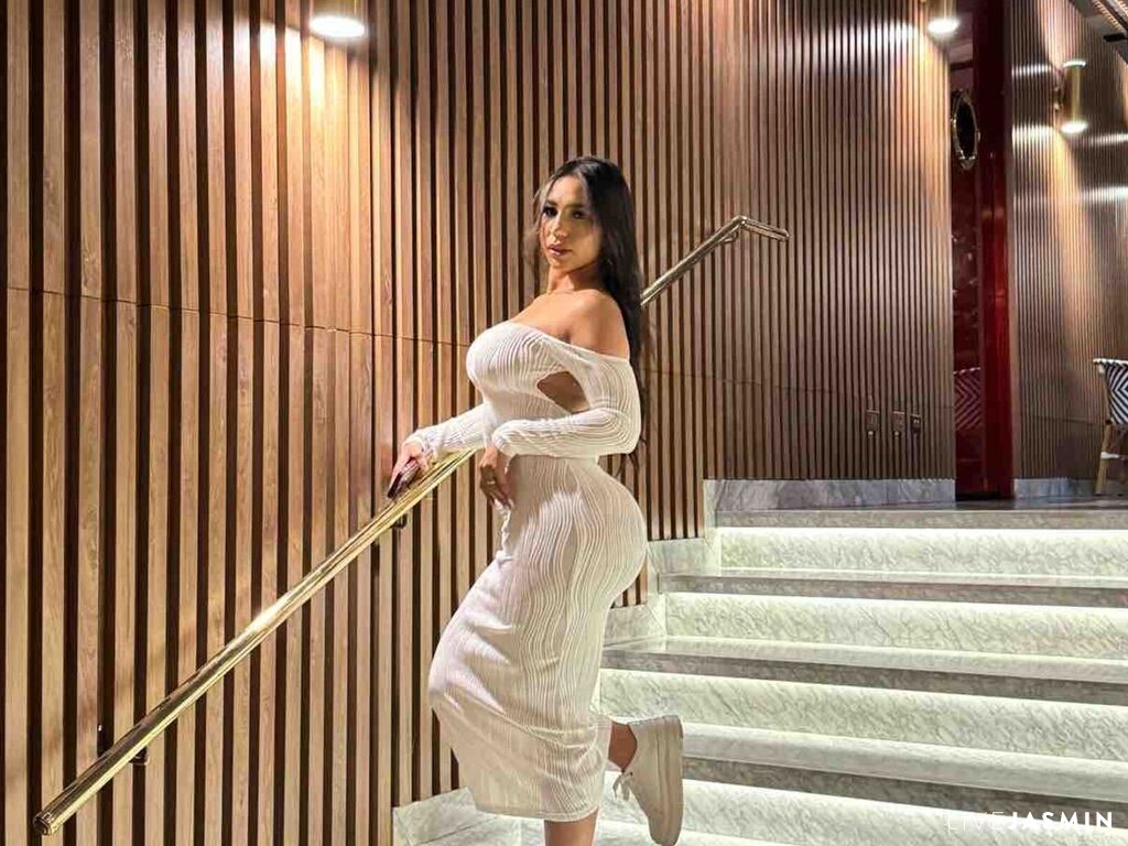 Open OrianaRossy private show profile